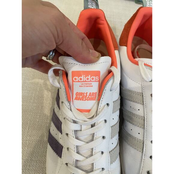 Size 9.5 - adidas‎ Superstar Girls Are Awesome - Picture 5 of 8